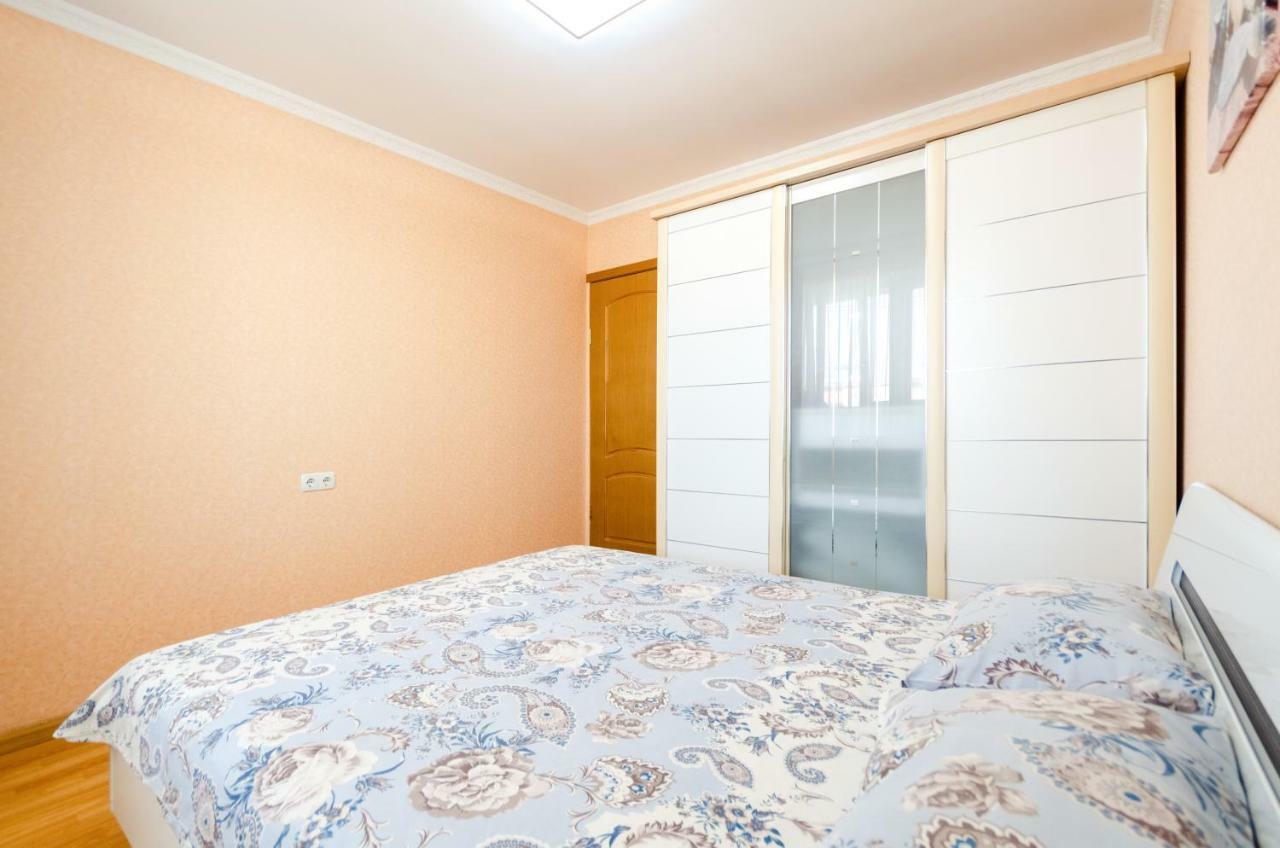 Artal Apartment On Obolonskaya Square 3 キエフ エクステリア 写真